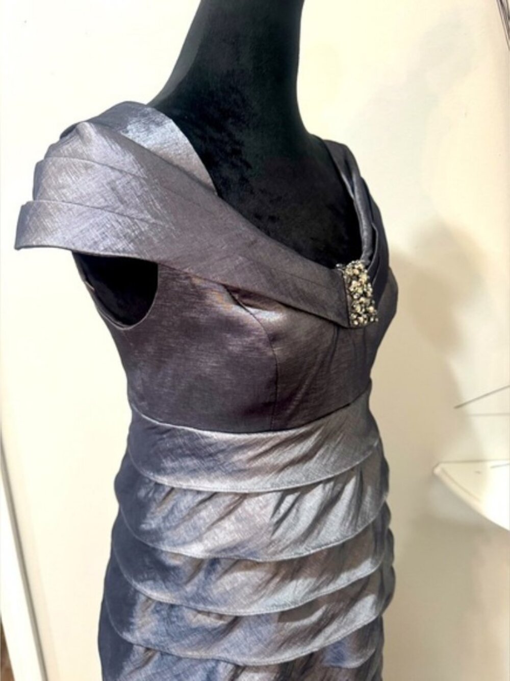 Jessica Howard Evenings Silver Tiered Cocktail Dress Rhinestone Size 6 - Picture 9 of 10
